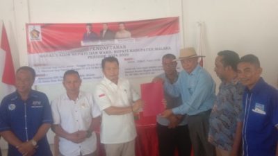 Emanuel Wempy Menyerahkan Berkas Pencalonan Wakil Bupati Malaka kepada Ketua DPC Partai Gerindra Malaka.11/05/2024