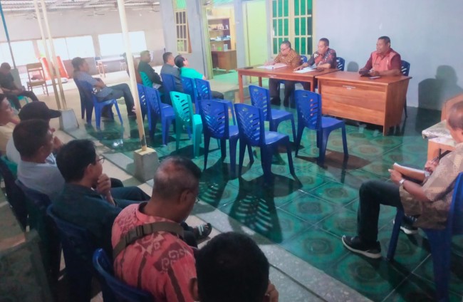 Pertemuan Rumah bantuan seroja antara Kalak BPBD,PPK Seroja bersama Kontraktor rumah bantuan seroja di kantor BPBD Malaka 6/6/2024