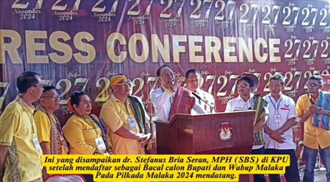 Bakal calon Bupati dan Wakil Bupati Malaka SBS dan HMS saat konferensi pers usai pendaftaran di KPU Malaka,Rabu 28/08/2024.istimewah