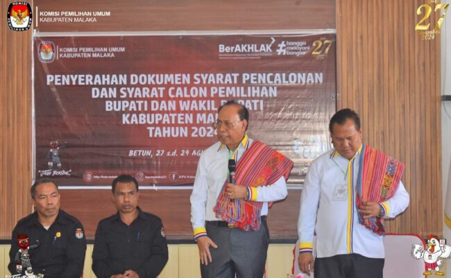 Pasangan Bakal Calon Bupati dan Wakil Bupati Malaka dr Stefanus Bria Seran dan Henri Melki Simu/SBS-HMS dikantor KPU Malaka,Rabu 28/08/2024.isth