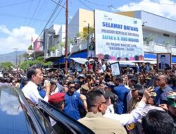 Kunjungi Alor, NTT: Jokowi Pantau Stabilitas Harga Sembako di Pasar Rakyat Lipa Kalabahi