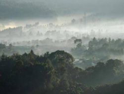 Peringatan Dini Potensi Hujan Lebat Disertai Angin Kencang di NTT