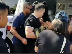 Tanpa Ragu, Wali Kota Kupang Gendong Pasien ke Ambulans di Car Free Day