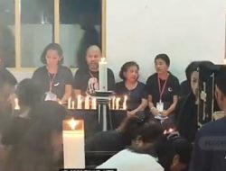 Berburu Berkat Jumat Agung, Ribuan Peziarah Ikuti Tradisi Cium Tuan Ma dan Tuan Ana di Larantuka