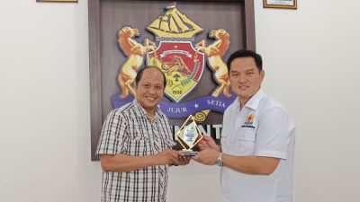 Senyum Apresiasi Bobby Lianto untuk Agus Widjajati di NTT