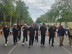 Romansa Pagi Kupang, Jan Maringka Bersama Bobby Lianto Tersenyum