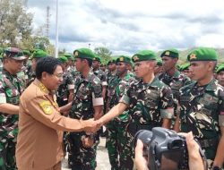 Kamilus Elu Sambut Hangat Prajurit Yon TP 877 Biinmaffo